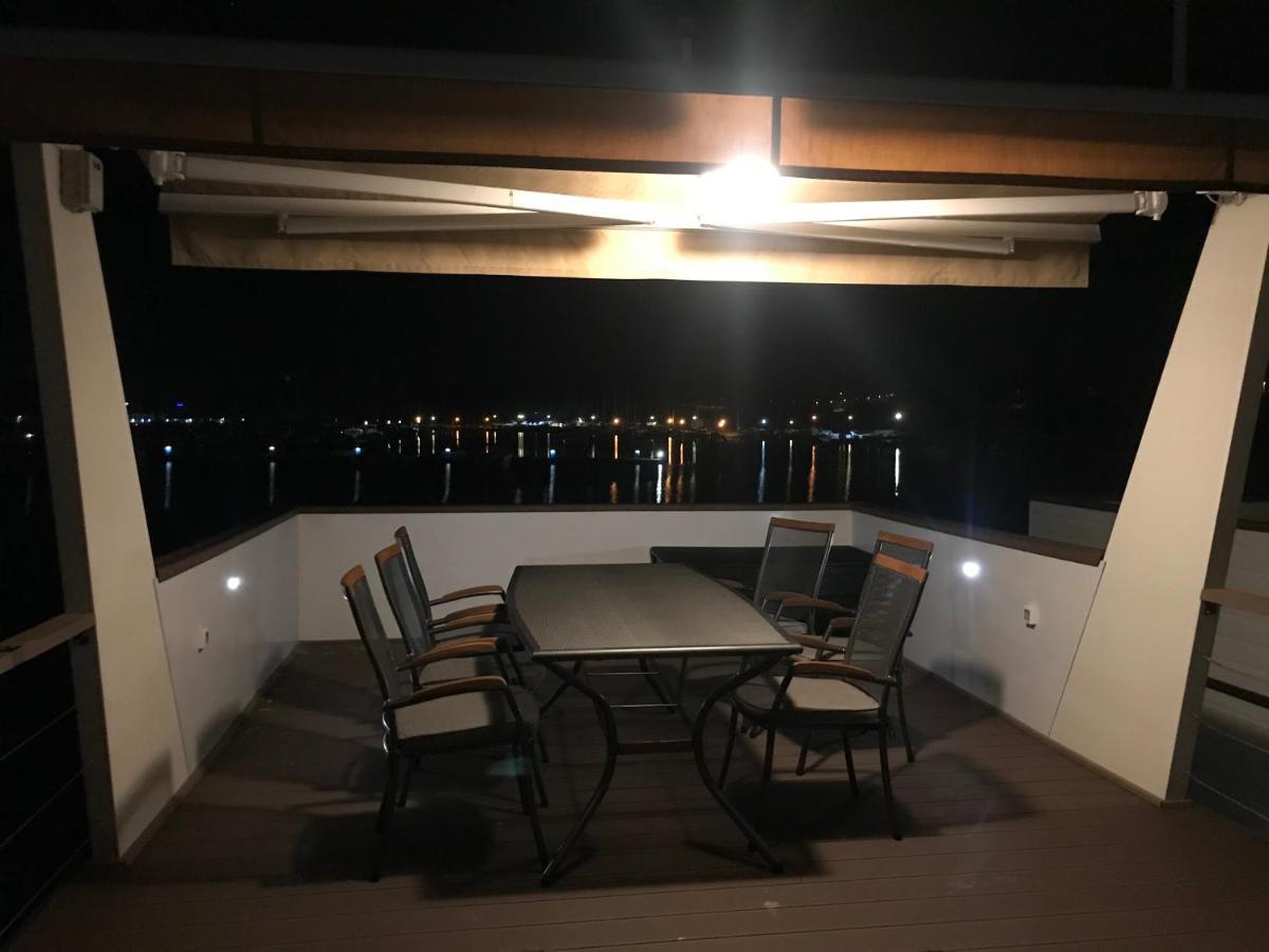 Floating House Varoni * Pula