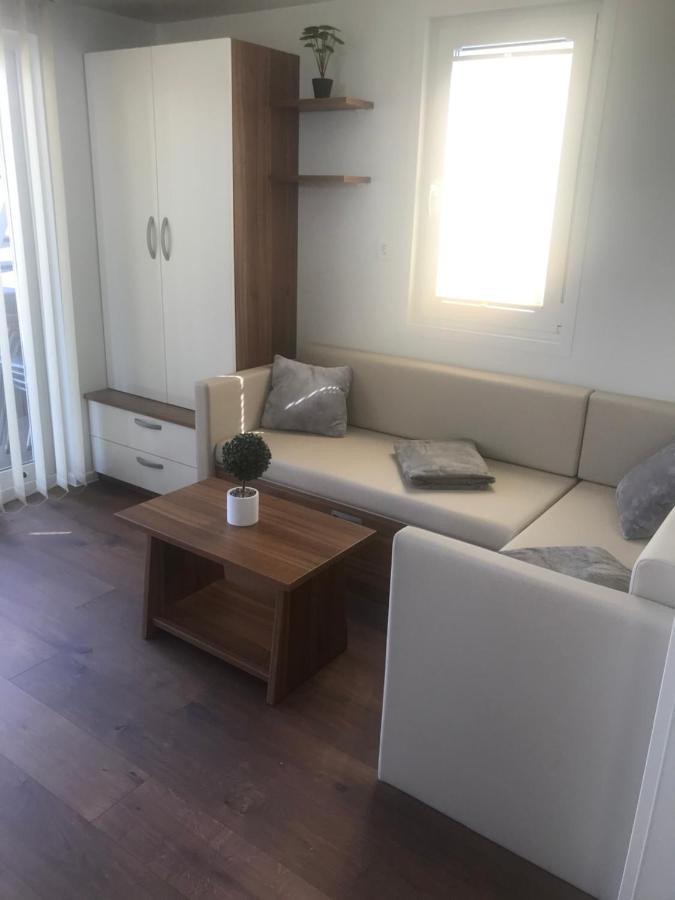 Floating House Varoni Pula