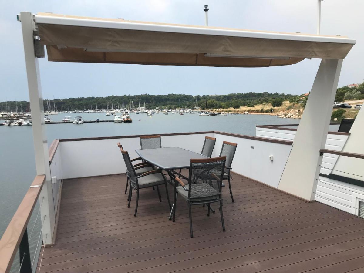 Floating House Varoni